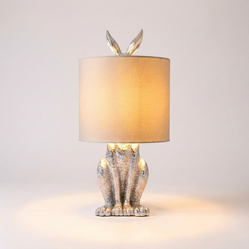 Tafellampe Hase in Gold mit Leinenschirm