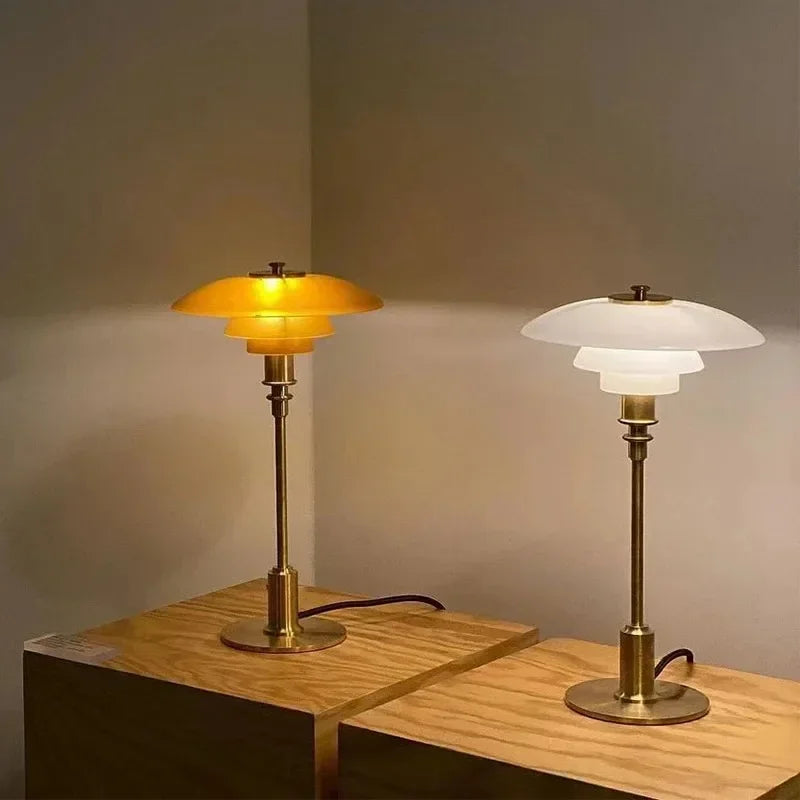 Skandinavische Glas-Tischleuchte mit warmem Licht