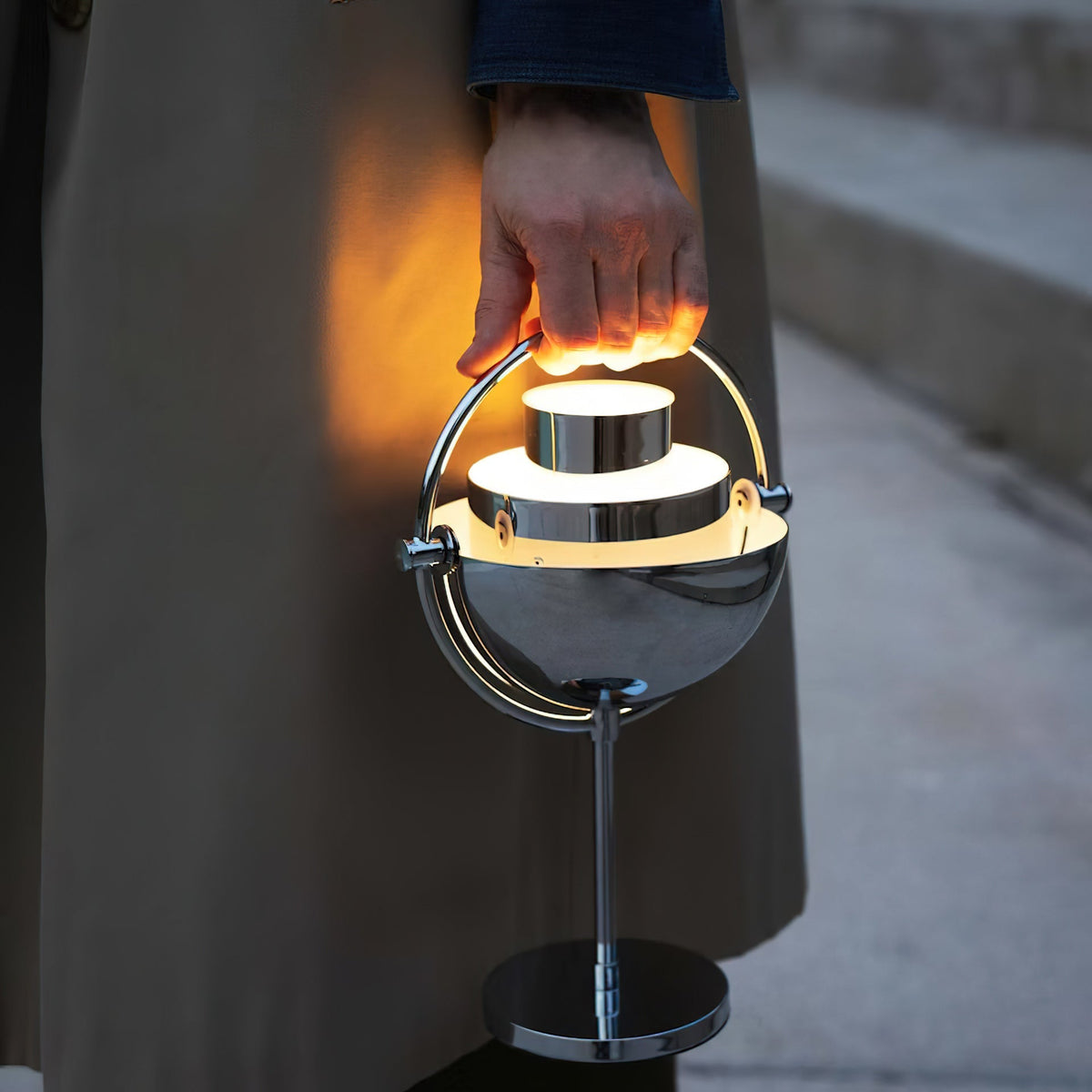 Tragbare LED-Tischleuchte mit Akku und Dimmfunktion
