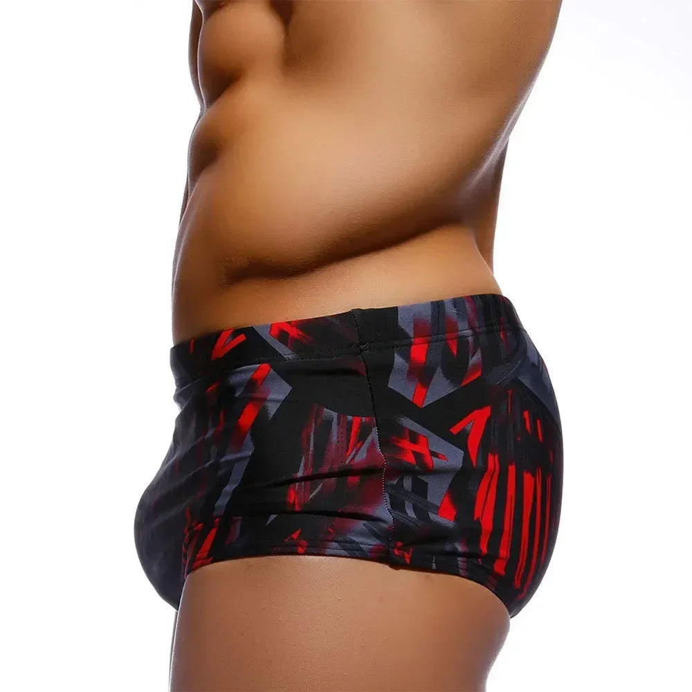 Körperbetonte Badehose im brasilianischen Stil