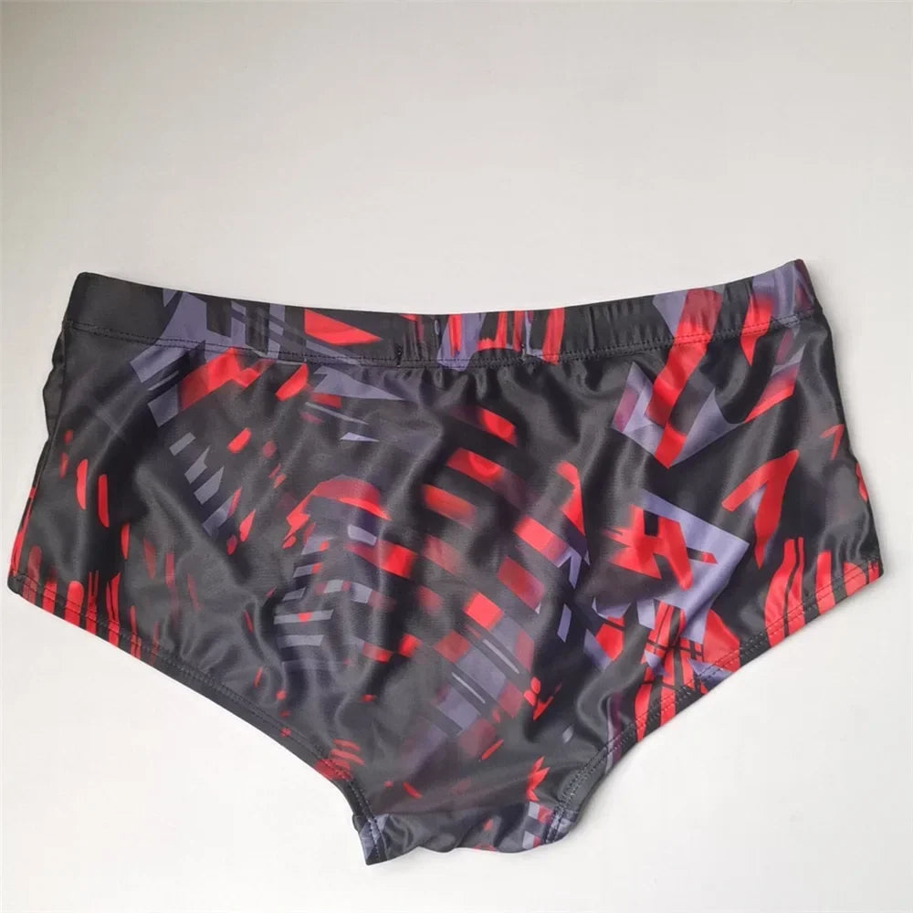Körperbetonte Badehose im brasilianischen Stil