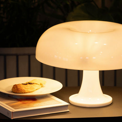 Pilzförmige Tischleuchte mit 4 Lichtquellen