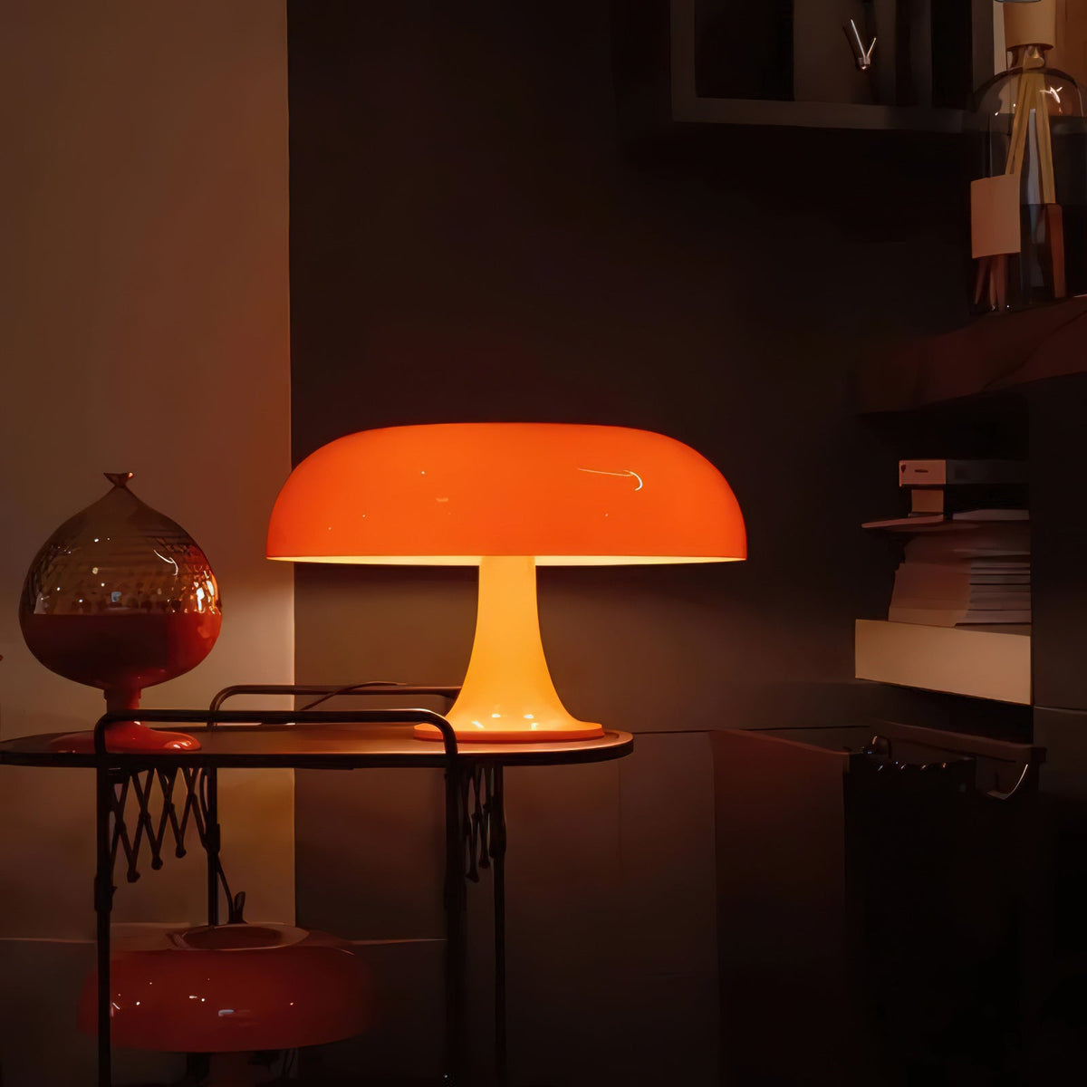 Pilzförmige Tischleuchte mit 4 Lichtquellen