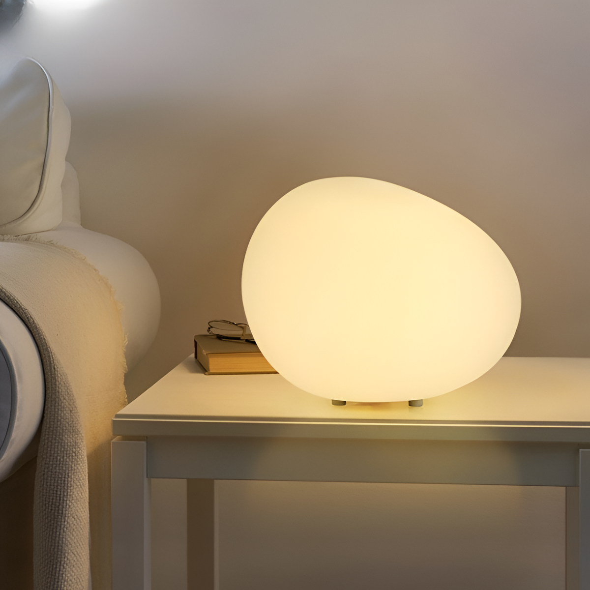 LED-Tischleuchte in Steinoptik mit 3 Lichtfarben
