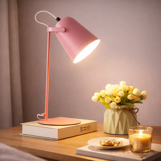 Verstellbare Schreibtischlampe mit schwenkbarem Lampenkopf