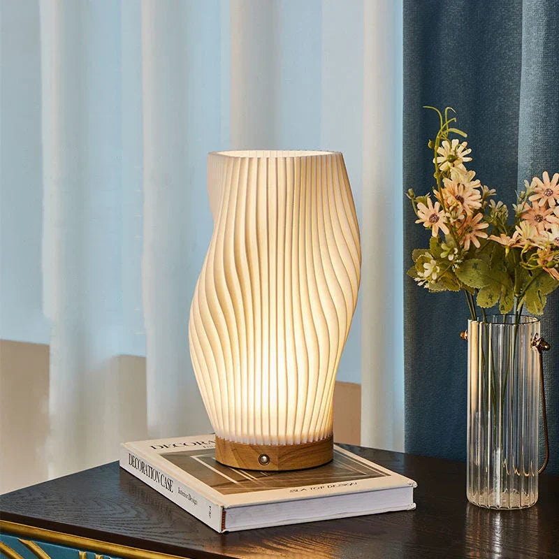 Dimmbare Glas-Tischlampe mit Wellenförmigem Schirm