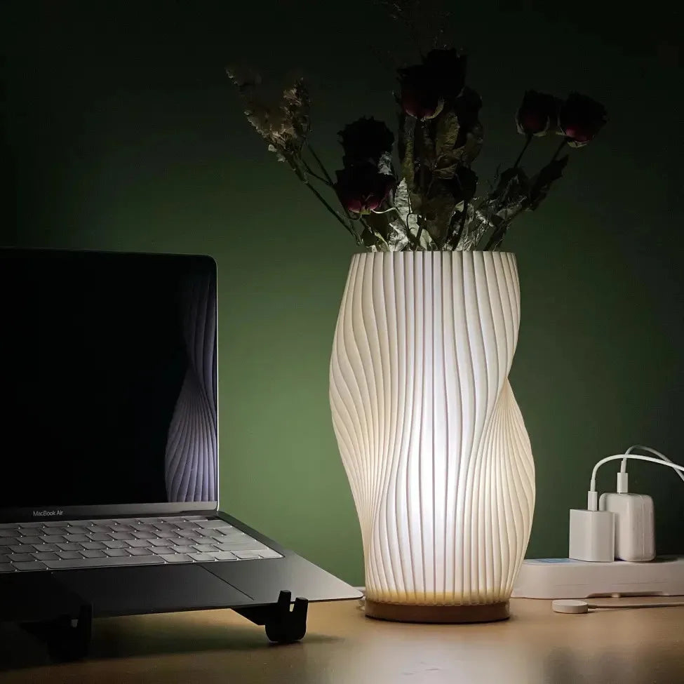 Dimmbare Glas-Tischlampe mit Wellenförmigem Schirm
