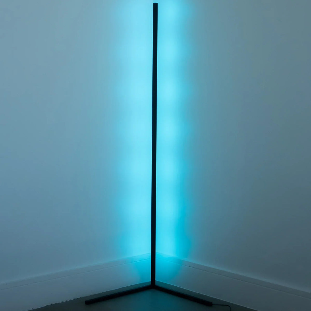 Moderne LED-Eckstehlampe mit Dimmfunktion 142 cm