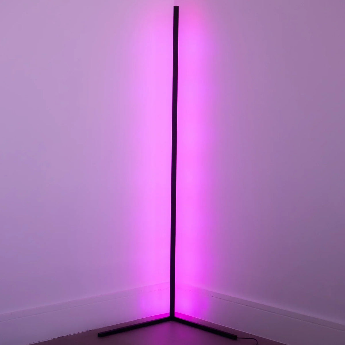 Moderne LED-Eckstehlampe mit Dimmfunktion 142 cm