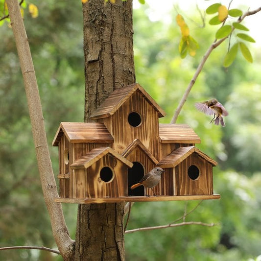 Rustikales Vogelhaus aus Holz mit 6 Eingängen