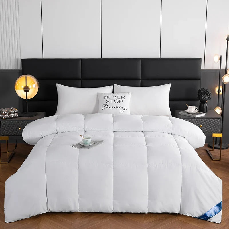 4-Jahreszeiten-Hotelbettdecke 150x200 cm mit atmungsaktiver Füllung