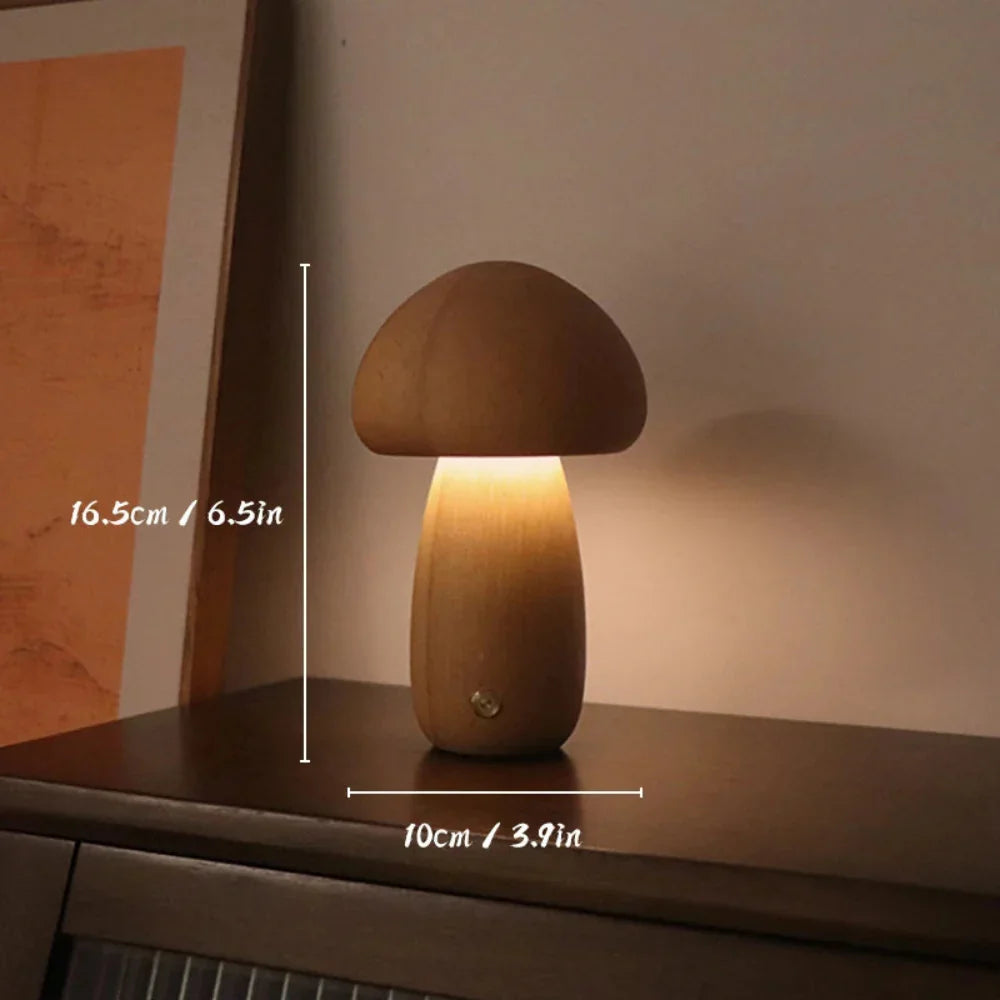 Pilz-Tischleuchte aus Holz mit Dimmfunktion