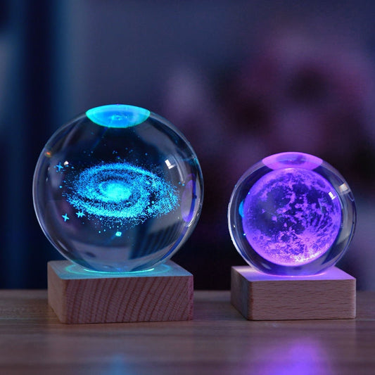 Kristallkugel-Nachtlicht 6 cm mit LED-Holzsockel
