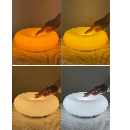 Moderne Schreibtischlampe mit verstellbarem Lampenschirm