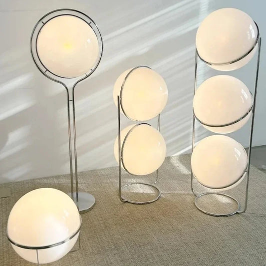 Art-Deco-Stehleuchte mit Acrylkugel und verchromtem Metallgestell