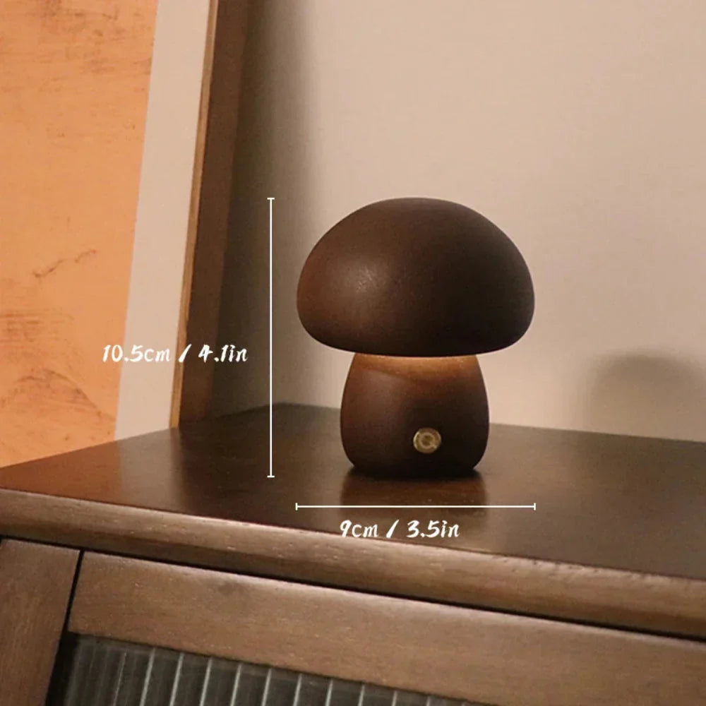 Pilz-Tischleuchte aus Holz mit Dimmfunktion