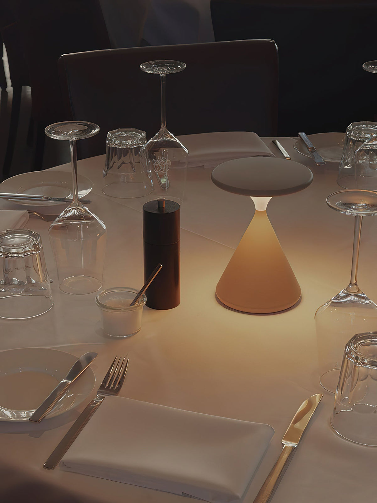 Kabellose LED-Tischleuchte mit Touch-Bedienung und Akku
