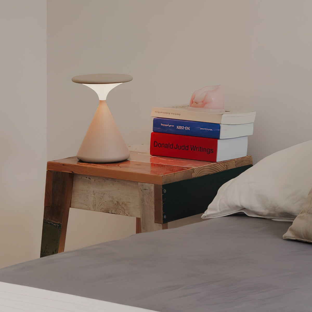 Kabellose LED-Tischleuchte mit Touch-Bedienung und Akku