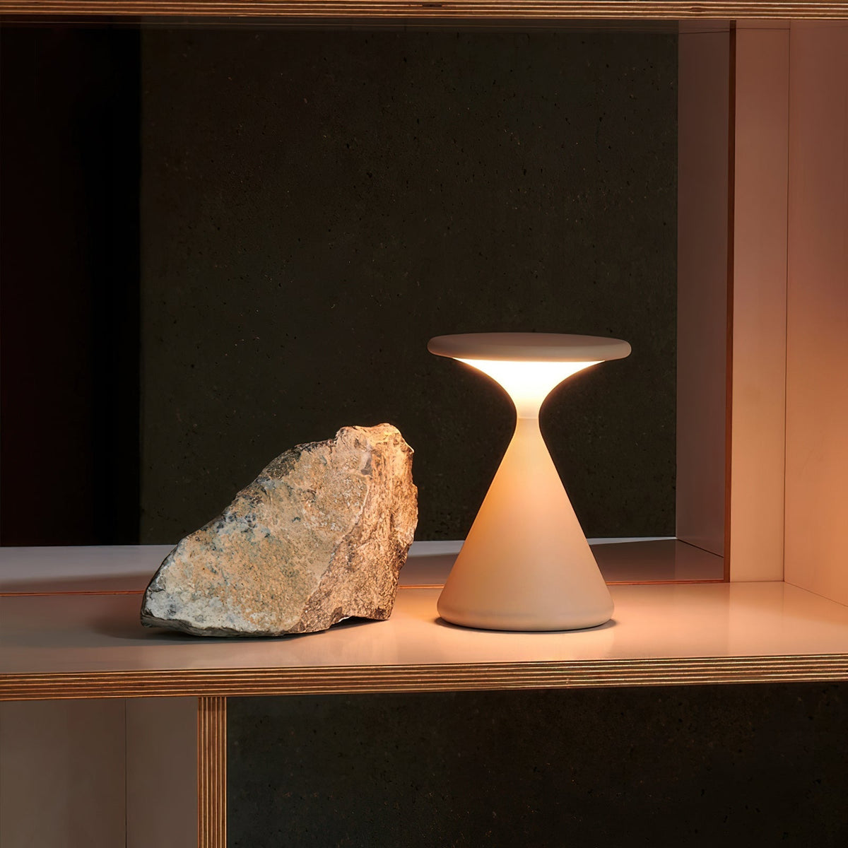 Kabellose LED-Tischleuchte mit Touch-Bedienung und Akku
