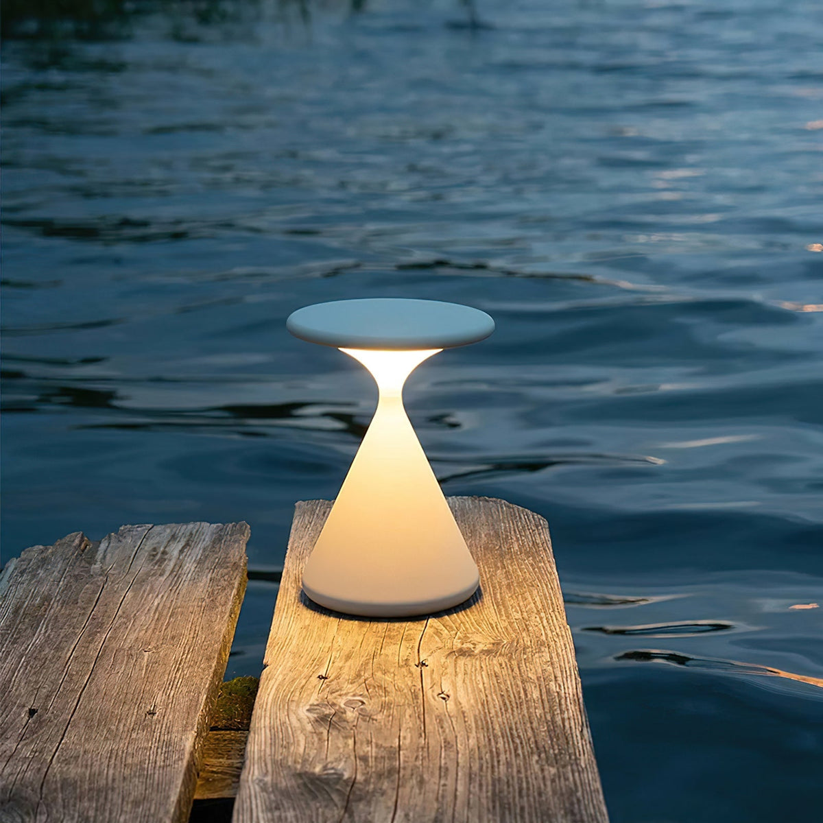 Kabellose LED-Tischleuchte mit Touch-Bedienung und Akku
