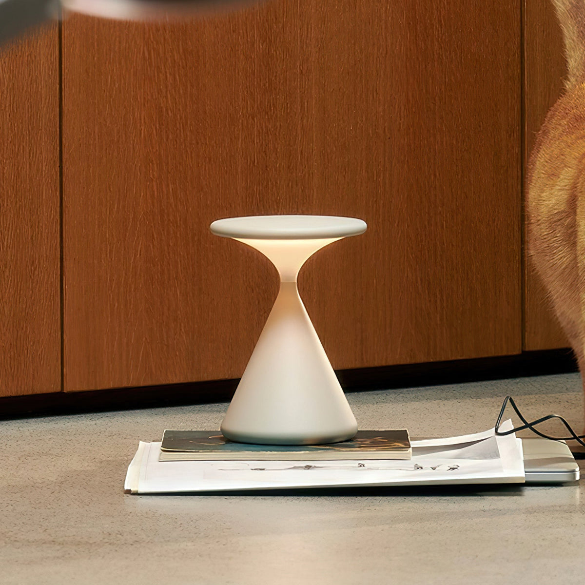 Kabellose LED-Tischleuchte mit Touch-Bedienung und Akku
