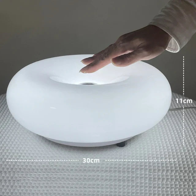 Moderne Schreibtischlampe mit verstellbarem Lampenschirm