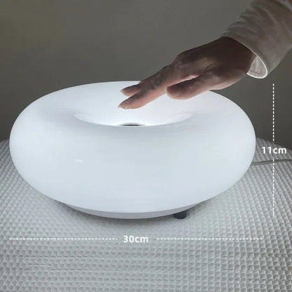 Moderne Schreibtischlampe mit verstellbarem Lampenschirm