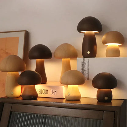 Pilz-Tischleuchte aus Holz mit Dimmfunktion