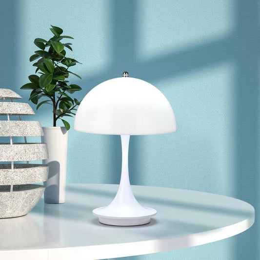 Drahtlose LED-Tischleuchte mit Akku und skandinavischem Design