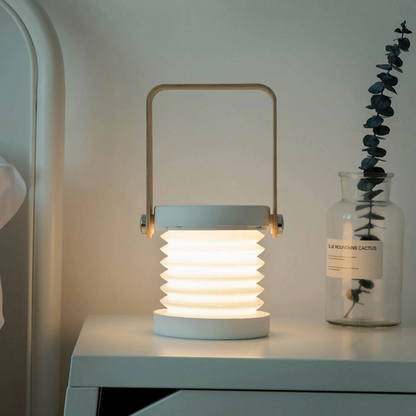 Dimmbare LED-Tischleuchte aus Holz mit Akku