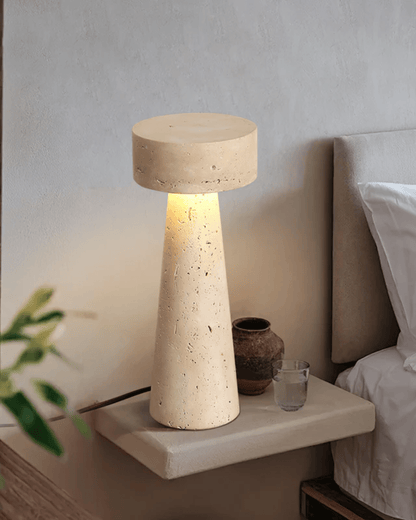Travertin-Tischleuchte aus Naturstein mit Säulendesign