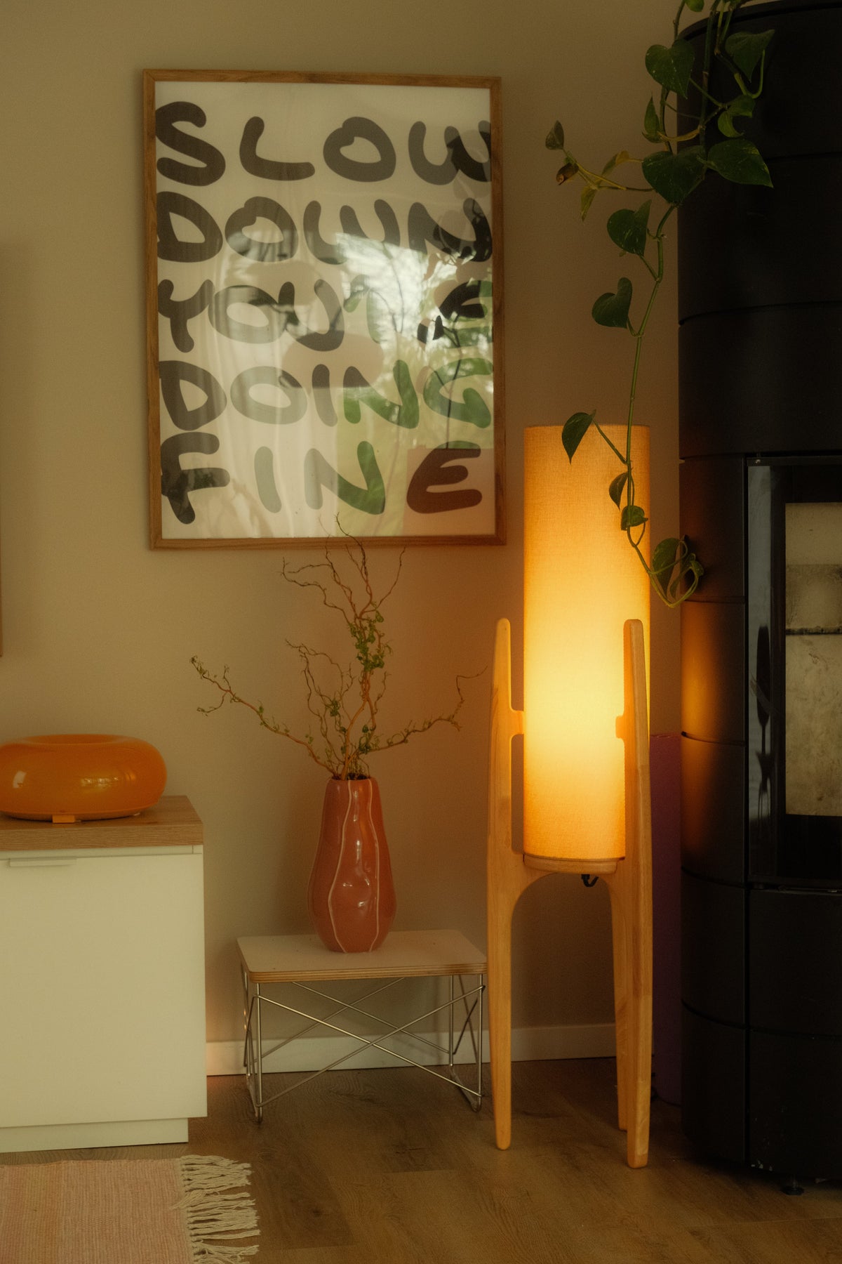 Zen Stehlampe mit Leinenschirm und Holzgestell