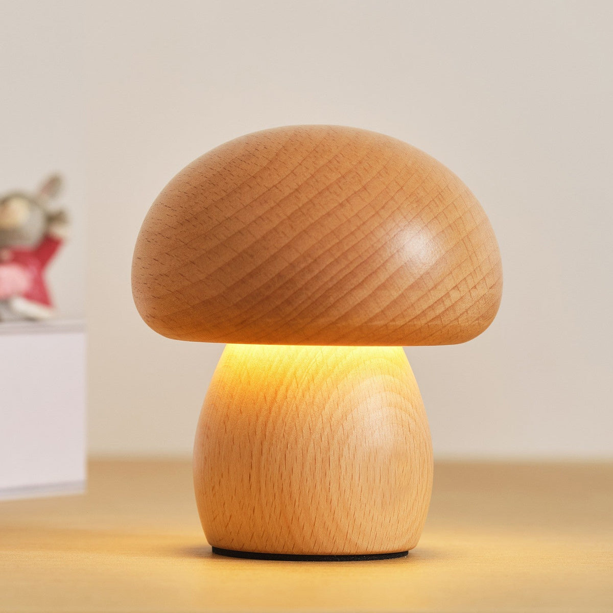 Pilz-Tischleuchte aus Holz mit Touch-Dimmfunktion