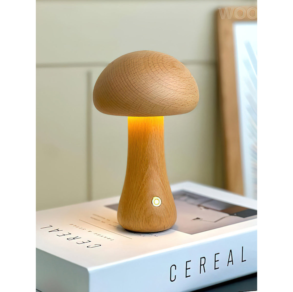 Pilz-Tischleuchte aus Holz mit Touch-Dimmfunktion