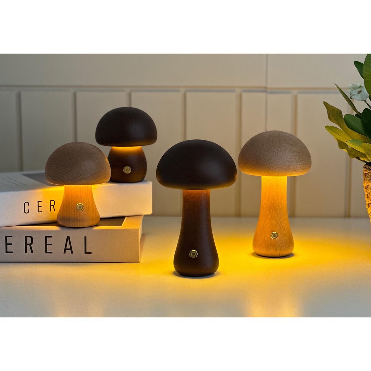 Pilz-Tischleuchte aus Holz mit Touch-Dimmfunktion