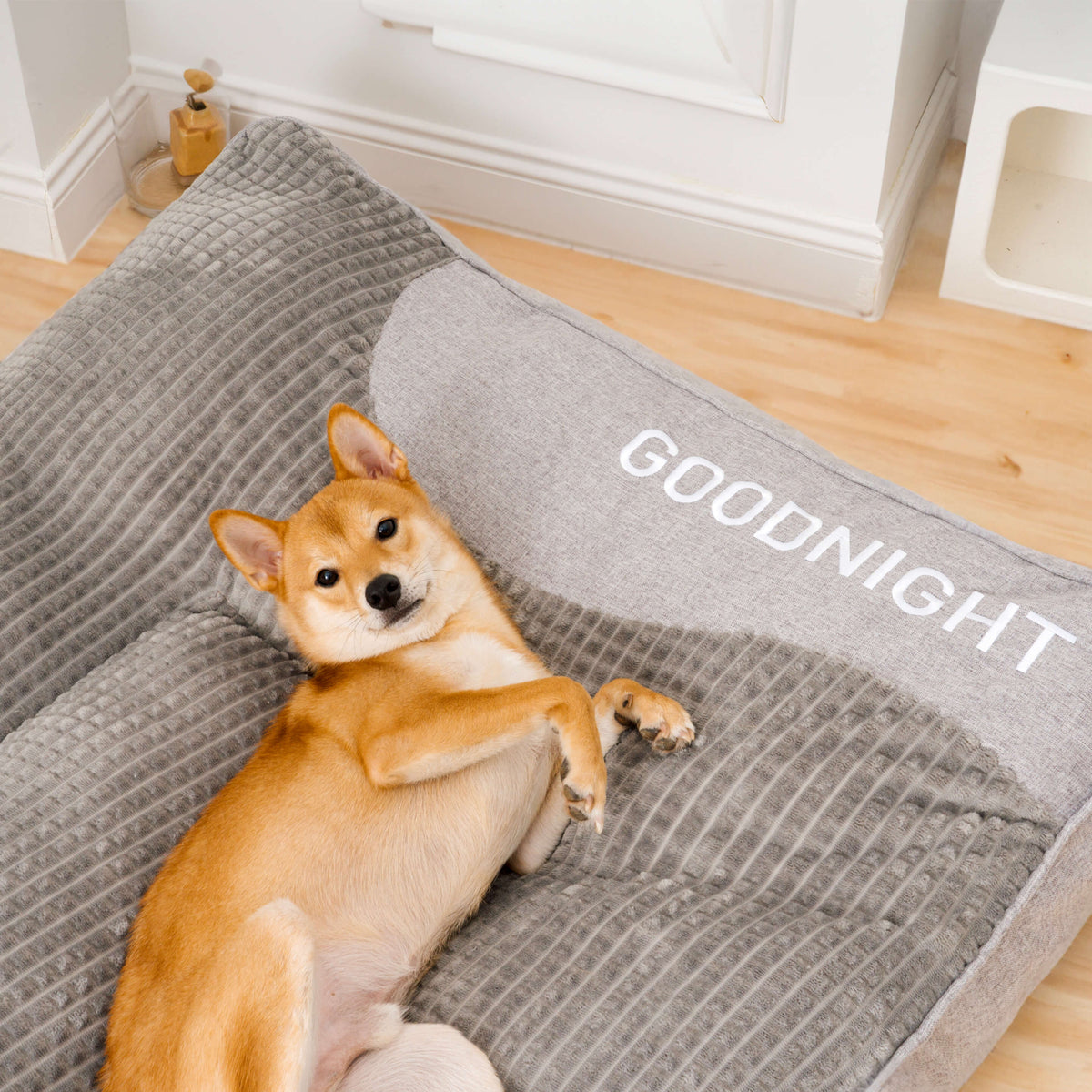 Dickes Hundebett mit Kissen und Bezug