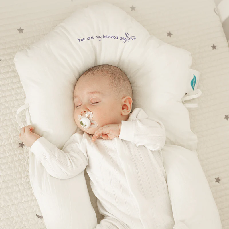 Hypoallergenes Babykissen mit ergonomischer Unterstützung für Neugeborene