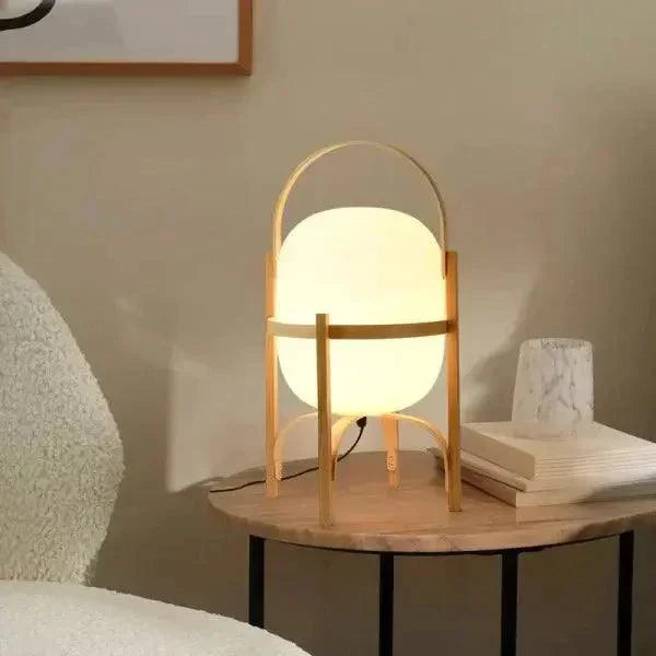 Tafellamp aus Massivholz mit Opalglasschirm