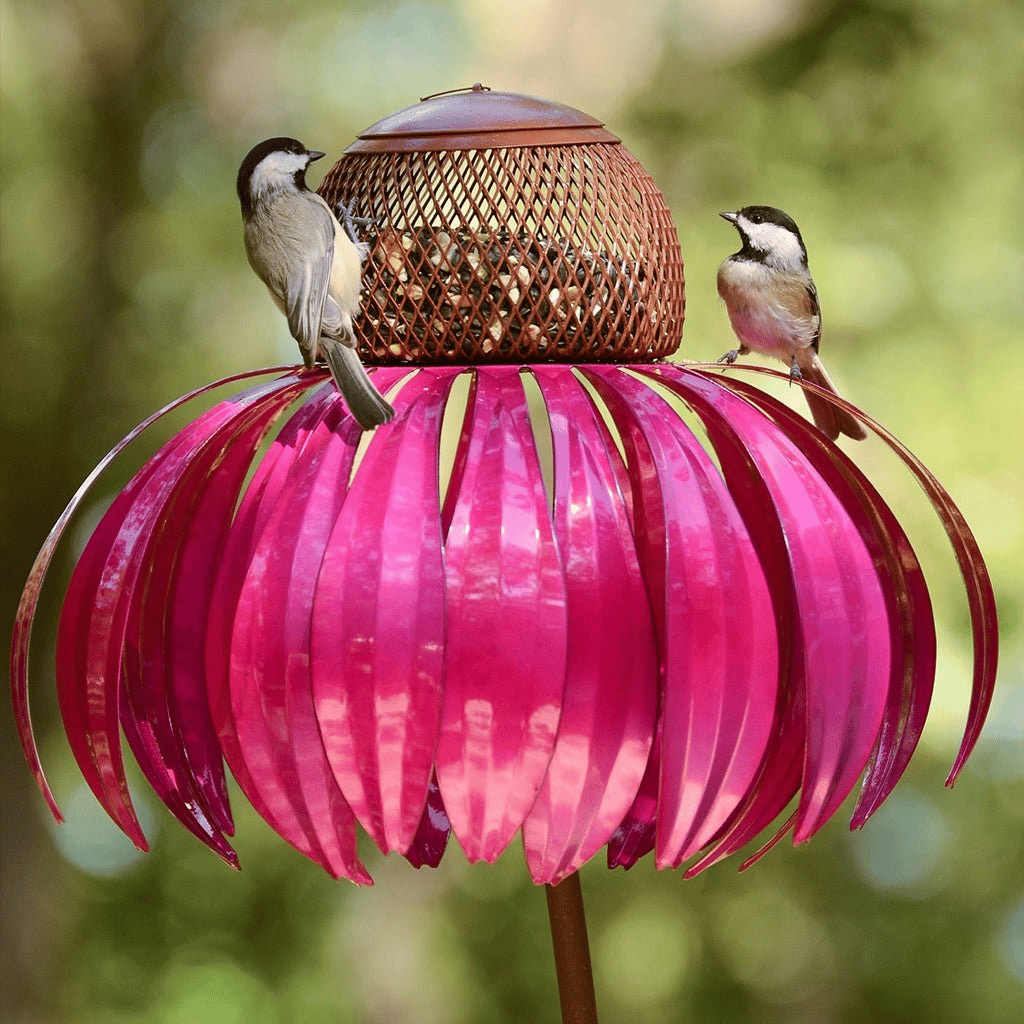 Metallen-Vogelfutterhaus auf Standfuß mit Blumendesign