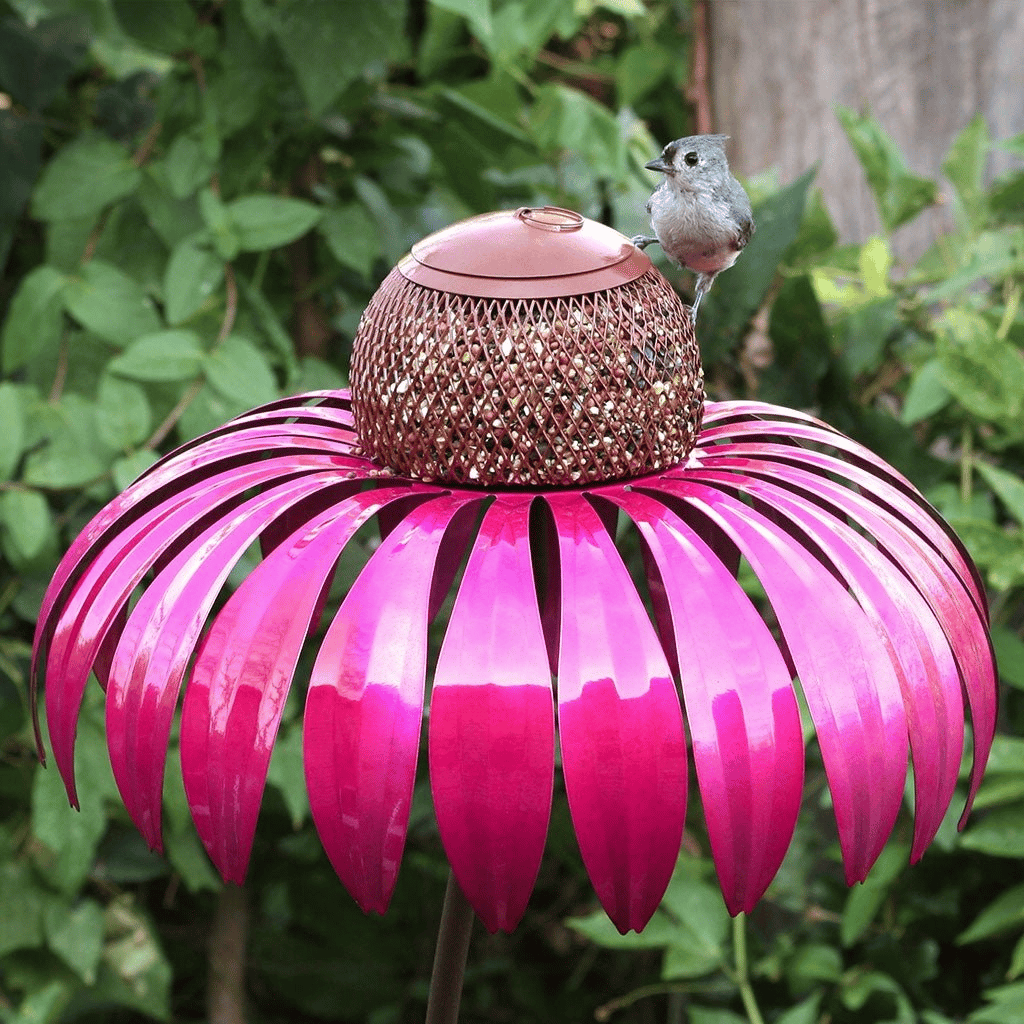 Metallen-Vogelfutterhaus auf Standfuß mit Blumendesign