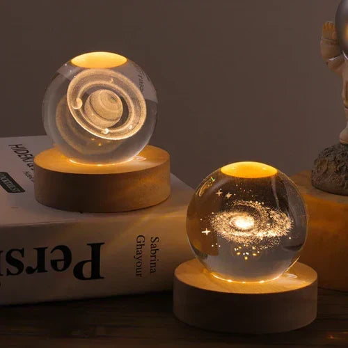 3D-Kristallkugel mit LED-Holzsockel