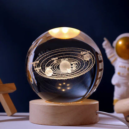 3D-Kristallkugel mit LED-Holzsockel