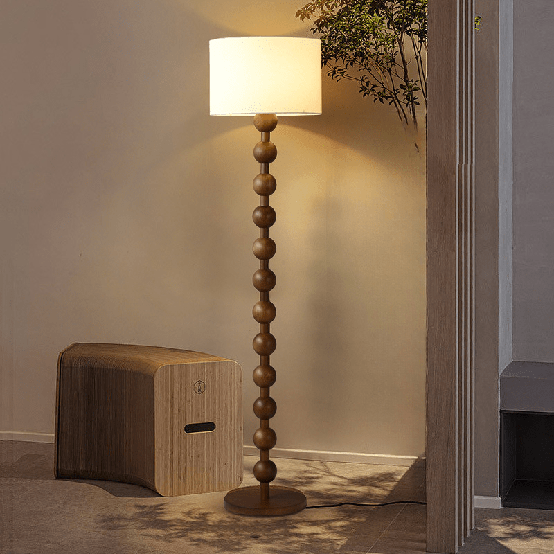 Japandi-Stehlampe aus Holz mit Leinenschirm 170 cm