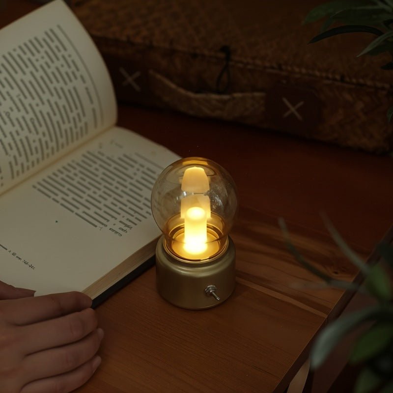 Vintage-Tischleuchte mit USB-Ladefunktion und Glas-Lampenschirm