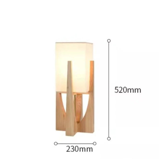 Japandi-Stehleuchte aus Massivholz mit Lampenschirm aus Pergamentpapier