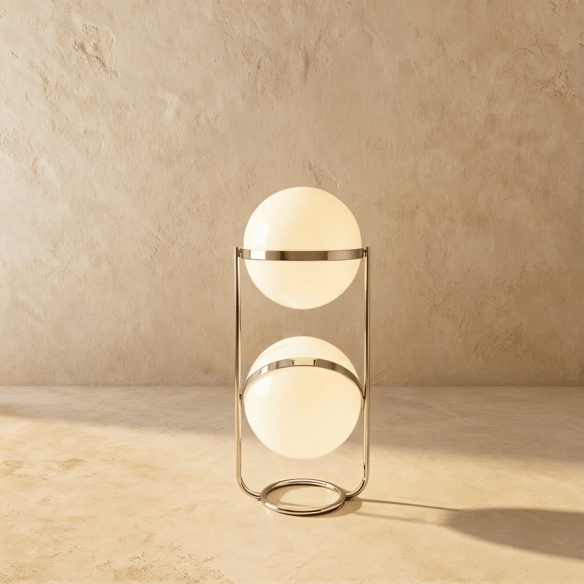 Minimalistische Stehlampe aus massivem Stahl mit stabiler Basis