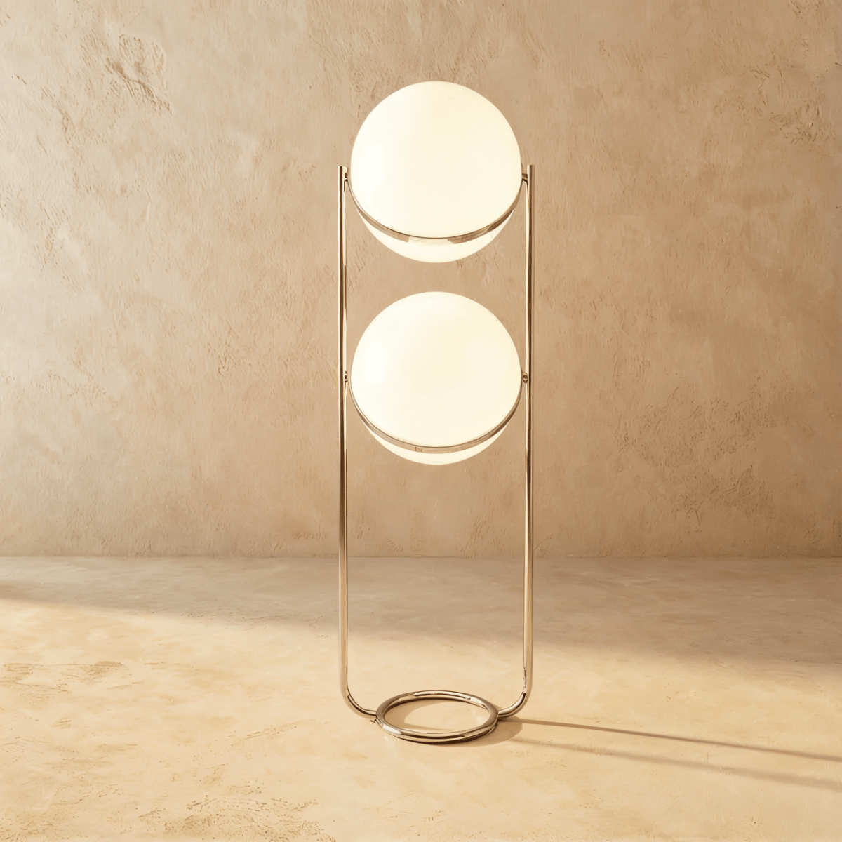 Minimalistische Stehlampe aus massivem Stahl mit stabiler Basis