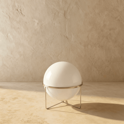 Minimalistische Stehlampe aus massivem Stahl mit stabiler Basis