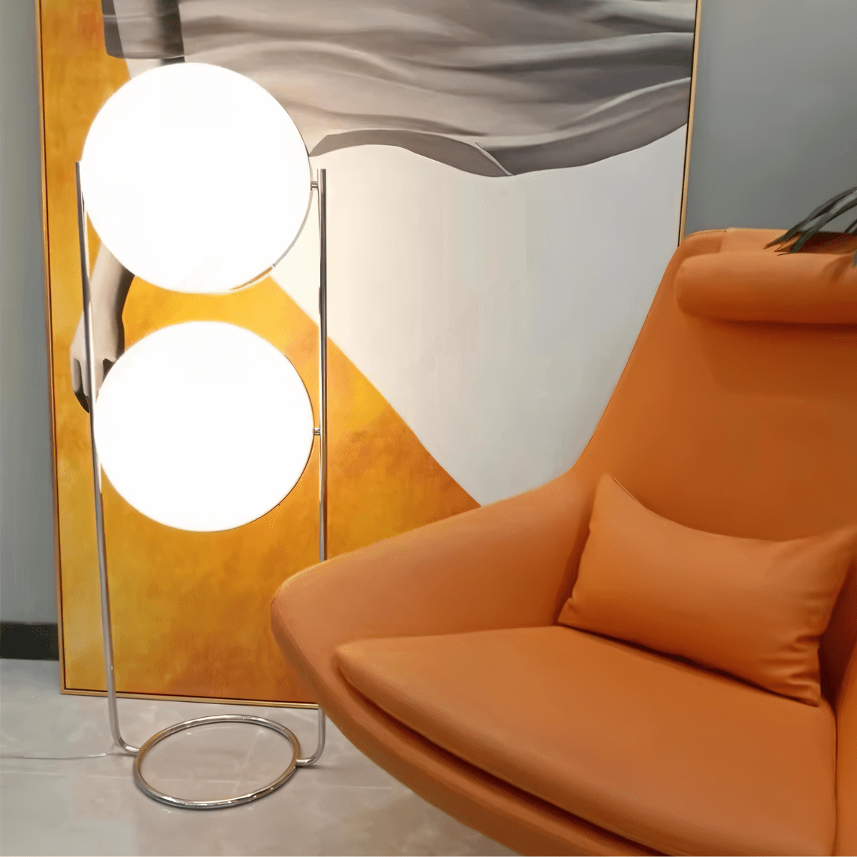 Minimalistische Stehlampe aus massivem Stahl mit stabiler Basis