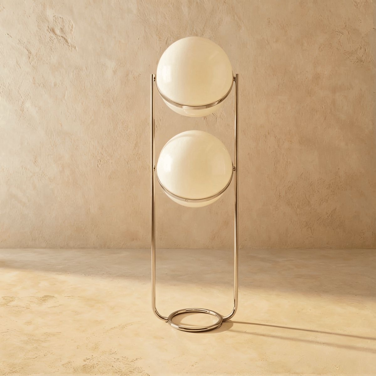 Minimalistische Stehlampe aus massivem Stahl mit stabiler Basis